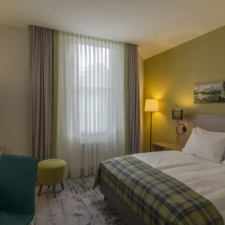 Hotel Munich By Ihg 4*