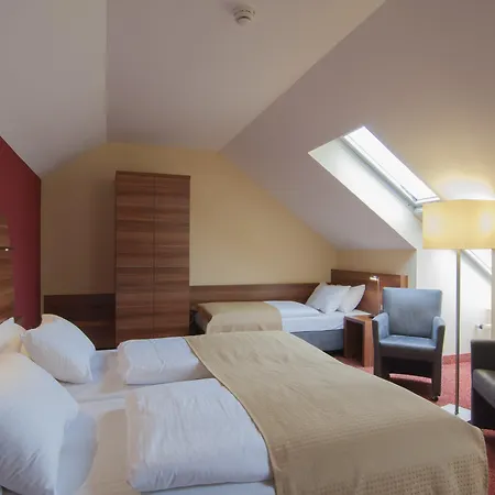 Hotel Munich By Ihg 4*