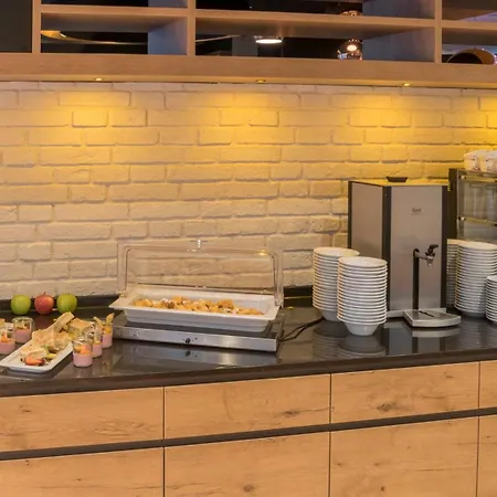 Hotel Munich By Ihg 4*