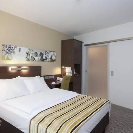 Hotel Munich By Ihg 4*