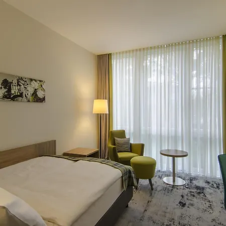 Hotel Munich By Ihg 4*