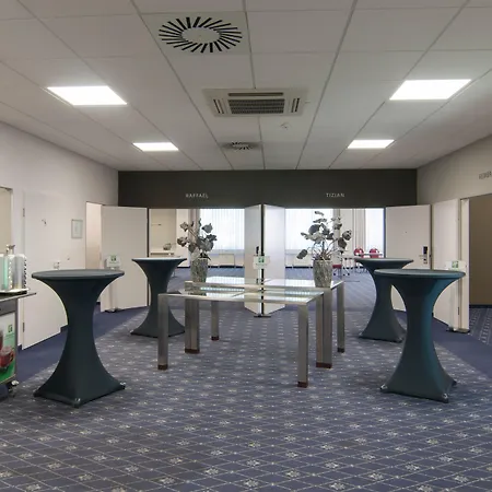 Otel Munich By Ihg 4*
