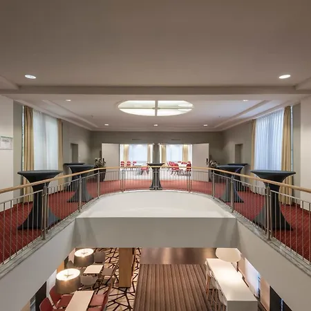 Hotel Munich By Ihg 4*