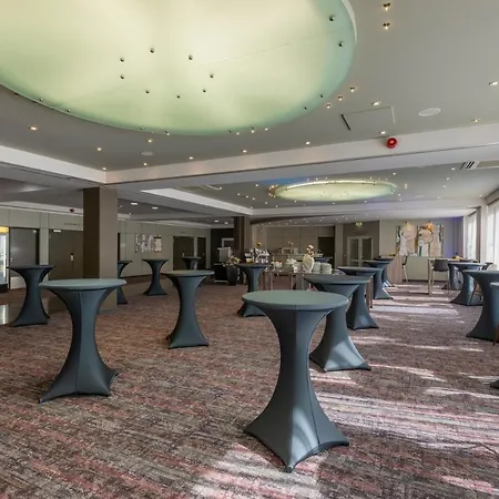 Hotel Munich By Ihg 4*