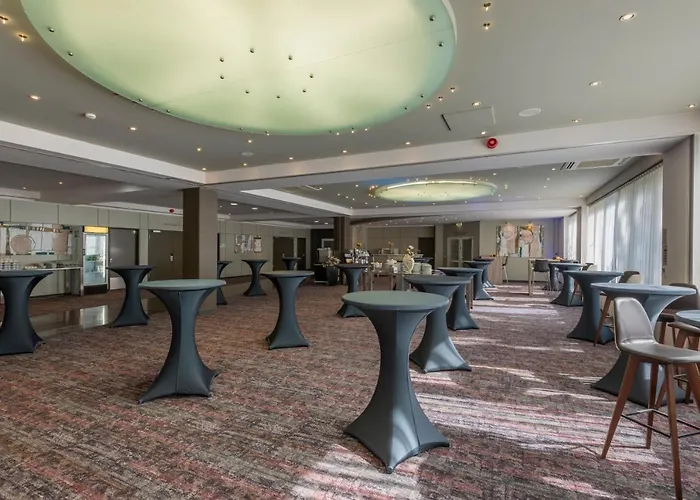 Hotel Munich By Ihg 4*